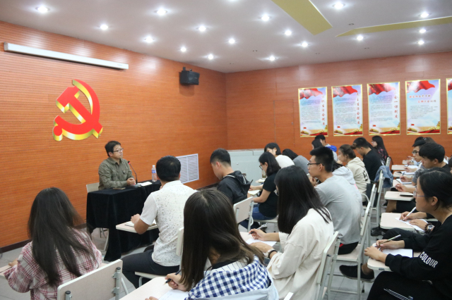 学习党史 与党同行——艺术传媒系17级新生党课培训