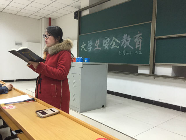 安全无小事 警钟常在心——记工管系2014-2015学年第二学期“安全教育”主题班会