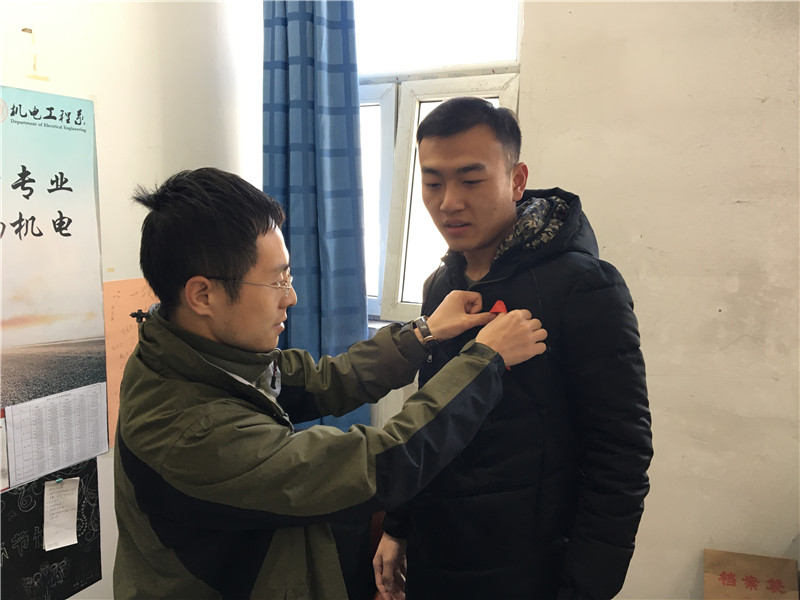 携手抗艾 重在预防——机电工程系“世界艾滋病日”抗艾活动