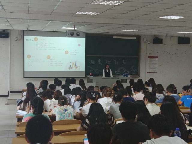 【思政教育】学以载道,诚信为本--经济与管理学院开展“诚信考试宣传”教育