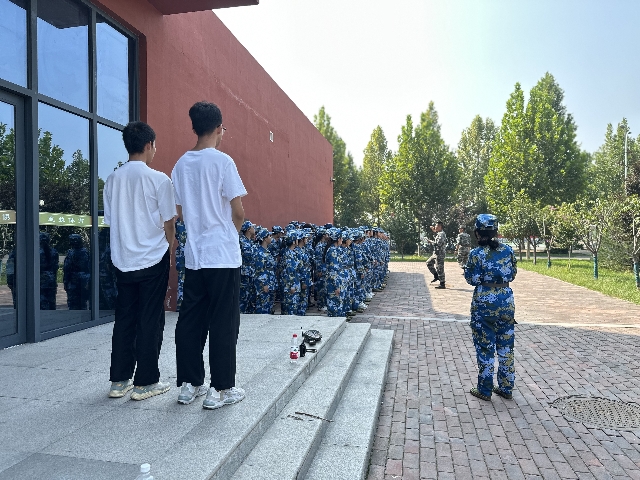 【国防教育】军训——浸湿的迷彩,青春的颜色
