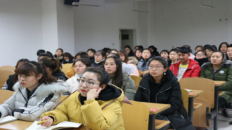 外语系开展争做懂法守法大学生专题讲座