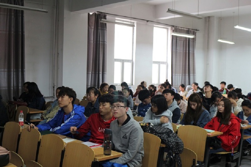环境科学与食品工程系展开清明假期安全教育主题班会