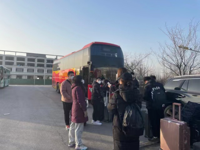 暖心护航,我们一起回家—淬炼·国际商学院助力外地学子有序返乡