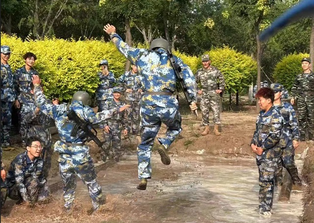 【国防教育】军训——摸爬滚打锻精兵 千锤百炼造英雄