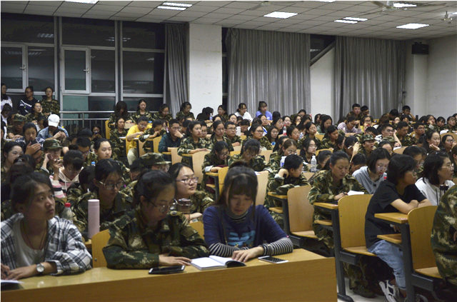 淬炼商学院组织2019级新生开展学生规章制度学习