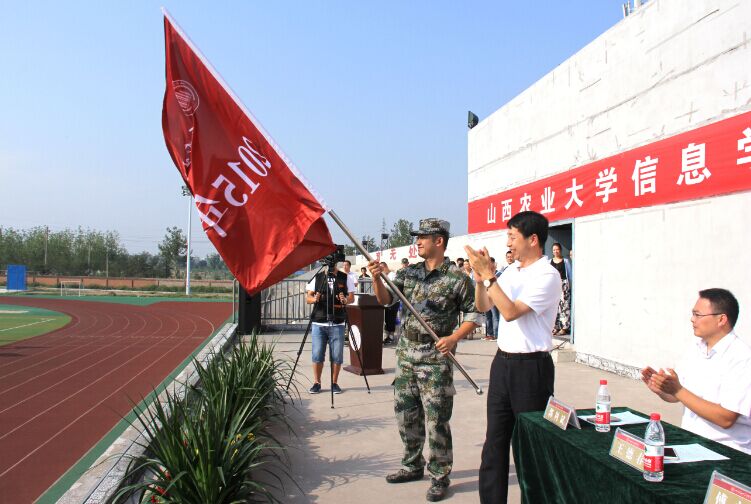学院隆重举行2015级新生开学典礼暨军训动员大会