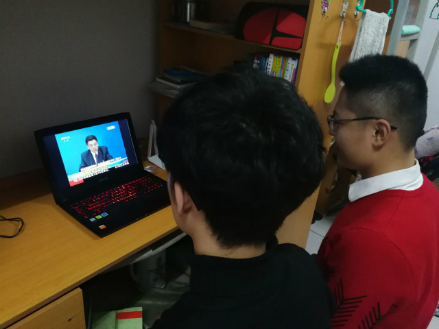 深入学习“两会”精神 共创美好未来——淬炼商学院组织观看全国“两会”开幕式