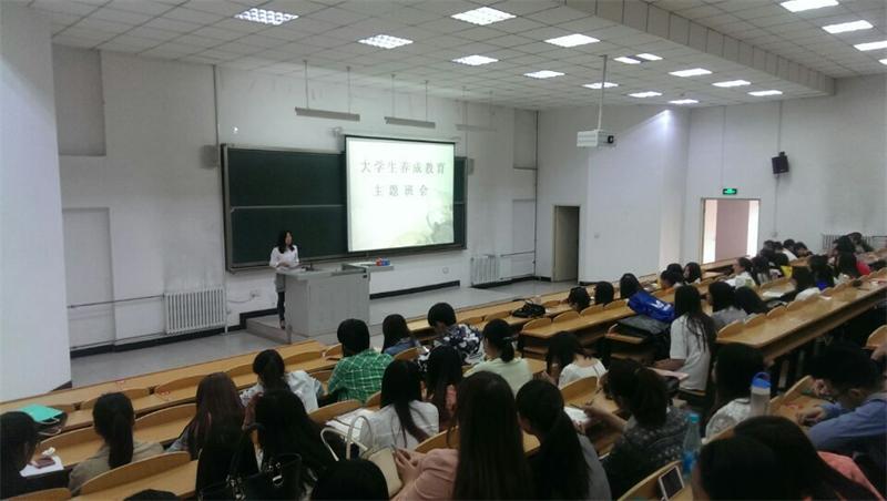 成才路上不将就——经济管理系召开大学生养成教育主题班会