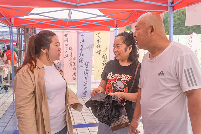 【迎新工作】咔嚓：定格“迎新家校互动”的第一个画面