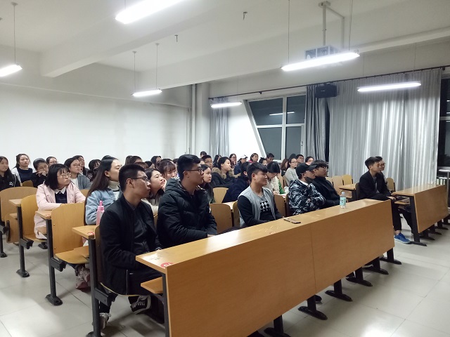 畅谈新变化 展望十九大——淬炼商学院学子开展“学习十九大报告精神”主题班会