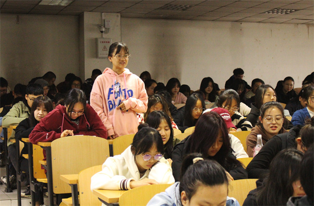 【学院风采】书香浸润校园 阅读赋能成长 ——淬炼·国际商学院2021级辅导员主题班会
