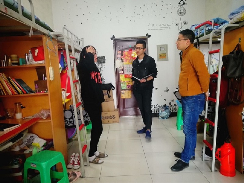 环境科学与食品工程系2015级开展宿舍卫生安全大检查
