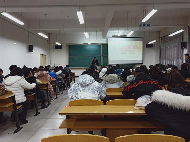 扬宪法精神,建法制社会主题班会