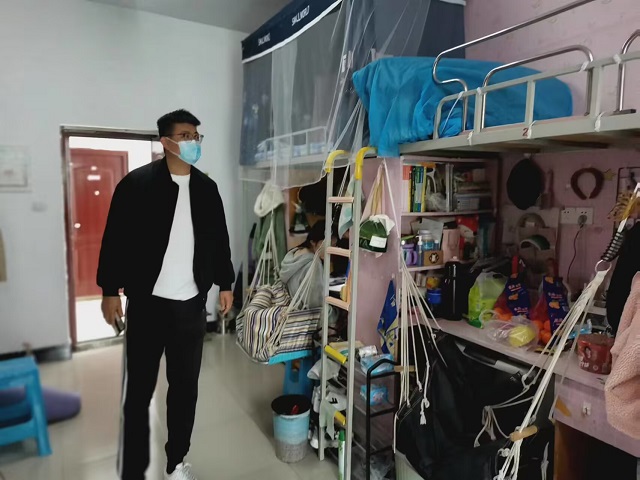 【学生管理】关怀入“寝” 安全进“室” ——商务英语学院开展宿舍安全卫生检查工作