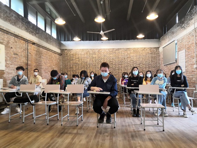 远景学院组织学生观看消防公开课
