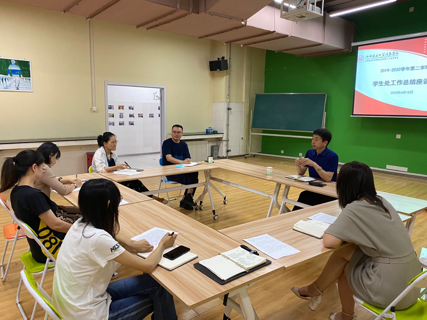 召开2019-2020学年第二学期学生处总结座谈会
