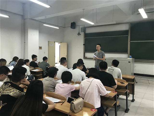 经济与管理学院毕业季活动系列(三)——开展优秀毕业生经验交流会