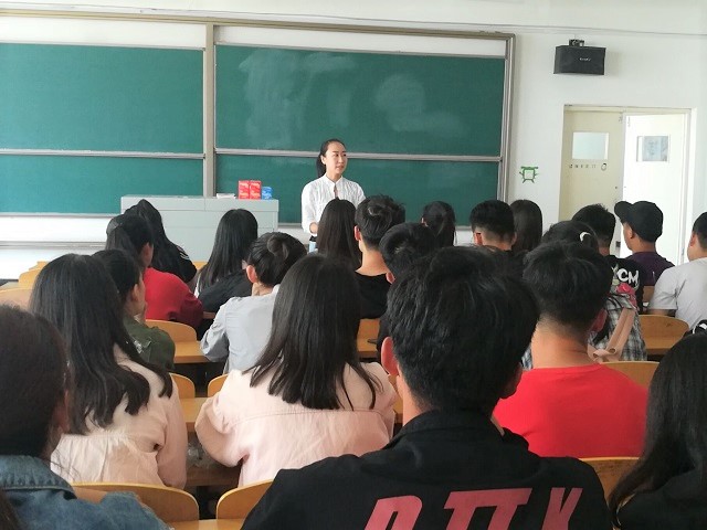 绷紧安全弦  弹出和谐音——淬炼商学院宿舍安全教育主题班会