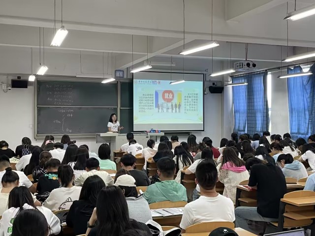 【日常工作】淬炼·国际商学院开展就业创业典型宣传会
