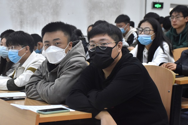 严抓疫情防控 重防电信诈骗—大数据学院、信息工程学院组织开展班团警示教育会议