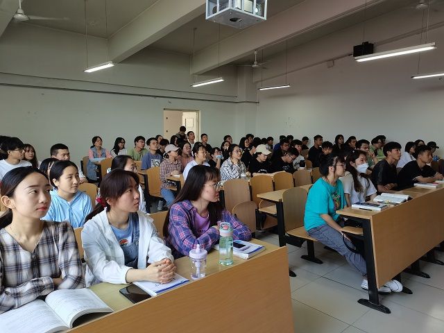 【学生处】回顾党的奋斗历史 发扬党的优良作风