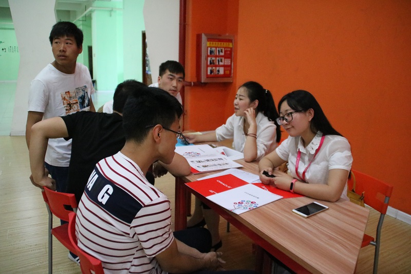青春不虚度  雄鹰翱翔在此时——机电系毕业生专业招聘会顺利举行