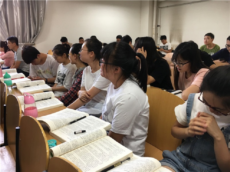 食品与环境学院召开安全教育主题班会