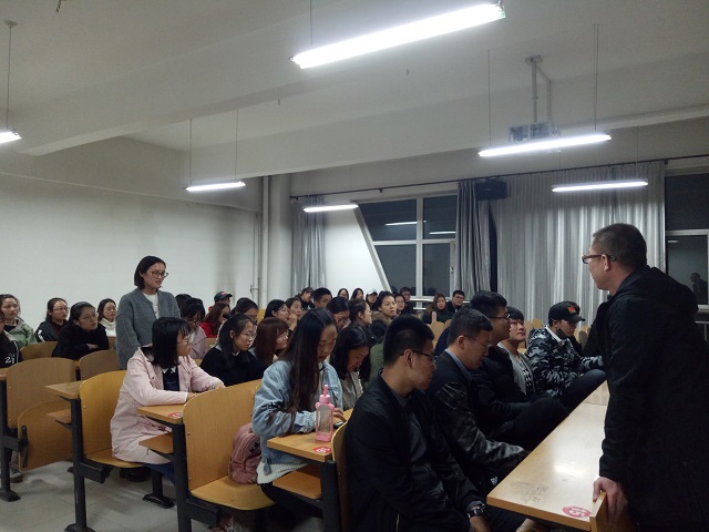 畅谈新变化 展望十九大——淬炼商学院学子开展“学习十九大报告精神”主题班会