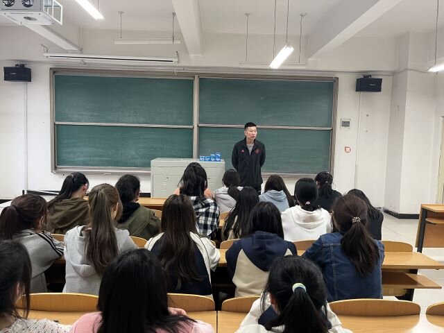 淬炼·国际商学院组织2022级学生开展生涯规划教育