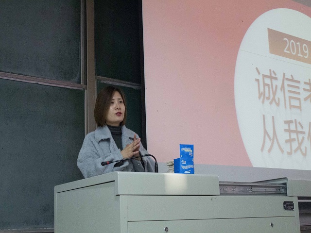 食品与环境学院开展诚信考试系列主题年级会