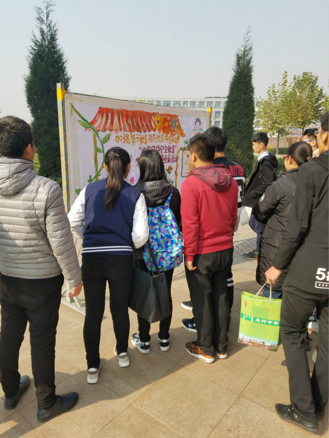 加强警示教育 防范校园网贷风险----艺术传媒系开展“校园网贷安全教育”宣讲与手绘漫画展活动