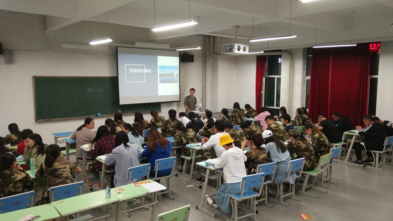 遵守校规校纪 做合格大学新生—艺术传媒学院组织2018级新生开展校纪校规主题教育活动