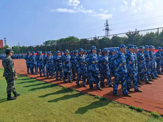 【国防教育】军训——于淬炼 感军训之飒爽