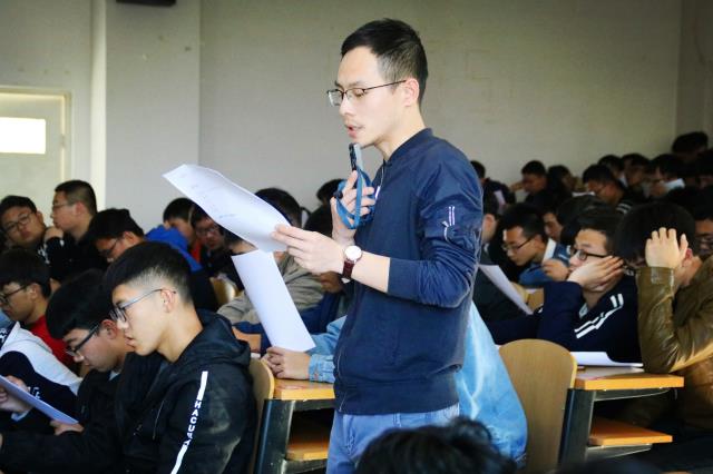 倡导科学理性消费 抵制校园不良网贷——机电工程系2016、2017级召开“拒绝网贷理性消费”主题年级大会