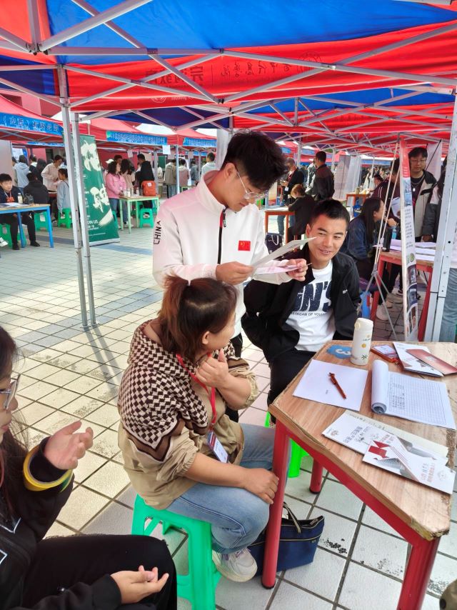 【学生管理】多种方式齐发力,拓展渠道促就业 ——淬炼·国际商学院毕业班辅导员10月促就业在行动