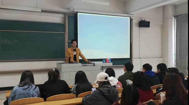 以青春之名 扬五四风采—经济与管理学院开展“纪念五四”主题活动