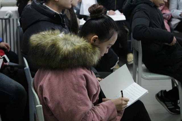 弘扬“红船精神” 争做合格党员——淬炼商学院学生第一党支部深入学习弘扬“红船精神”主题党日活动