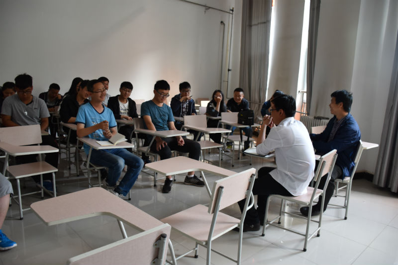 信息工程系召开2015-2016学年第二学期中期学生座谈会
