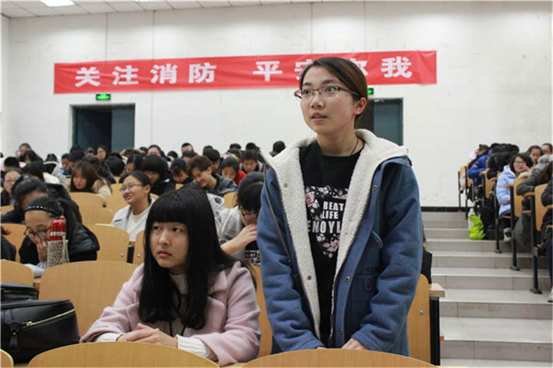 淬炼商学院开展心理健康教育讲座