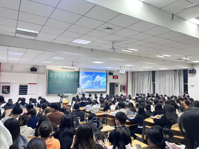 【日常工作】合理规划,职面未来 ——经济与管理学院开展实习动员会