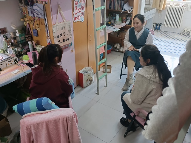 【学生管理】关怀入“寝” 安全进“室” ——商务英语学院开展宿舍安全卫生检查工作