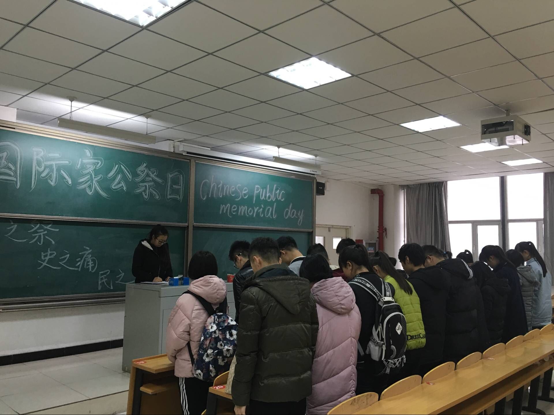 铭记耻辱  奋发图强——环境科学与食品工程系生技1602班召开“国际家公祭日”主题班会