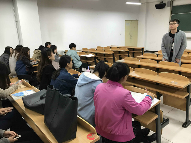 网贷高门槛，消费量力而行——经管系开展校园网贷风险防控教育
