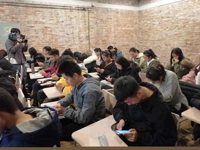 铭记历史，自强不息—远景学院组织开展爱国主题班会