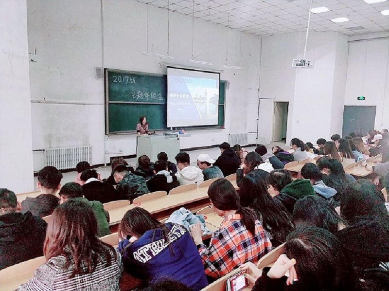 食品与环境学院开展“预防网络诱惑”主题班会