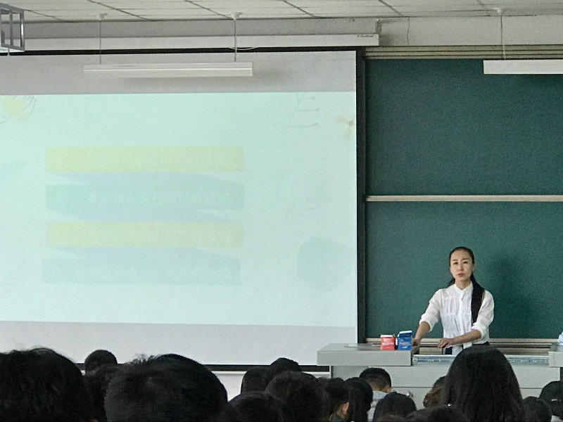 提升素质，与优秀为伍——淬炼商学院2017级班委培训大会