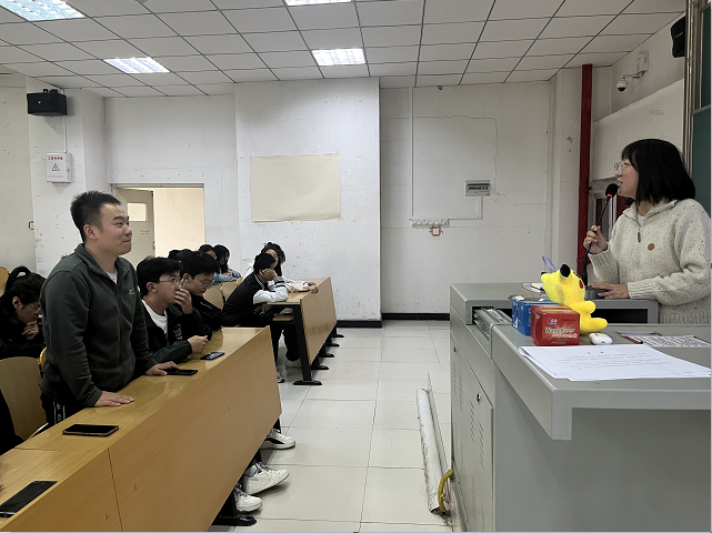 【思政教育】传爱国精神 担青春使命 ——食品与环境学院2021级开展爱国主义教育主题班会
