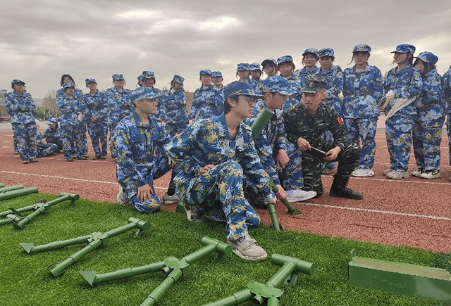 【国防教育】领略军人风骨 昂首挺胸志飞扬——艺术传媒学院2022级军训第五弹