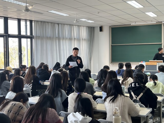 【学生管理】多种方式齐发力,拓展渠道促就业 ——淬炼·国际商学院毕业班辅导员10月促就业在行动